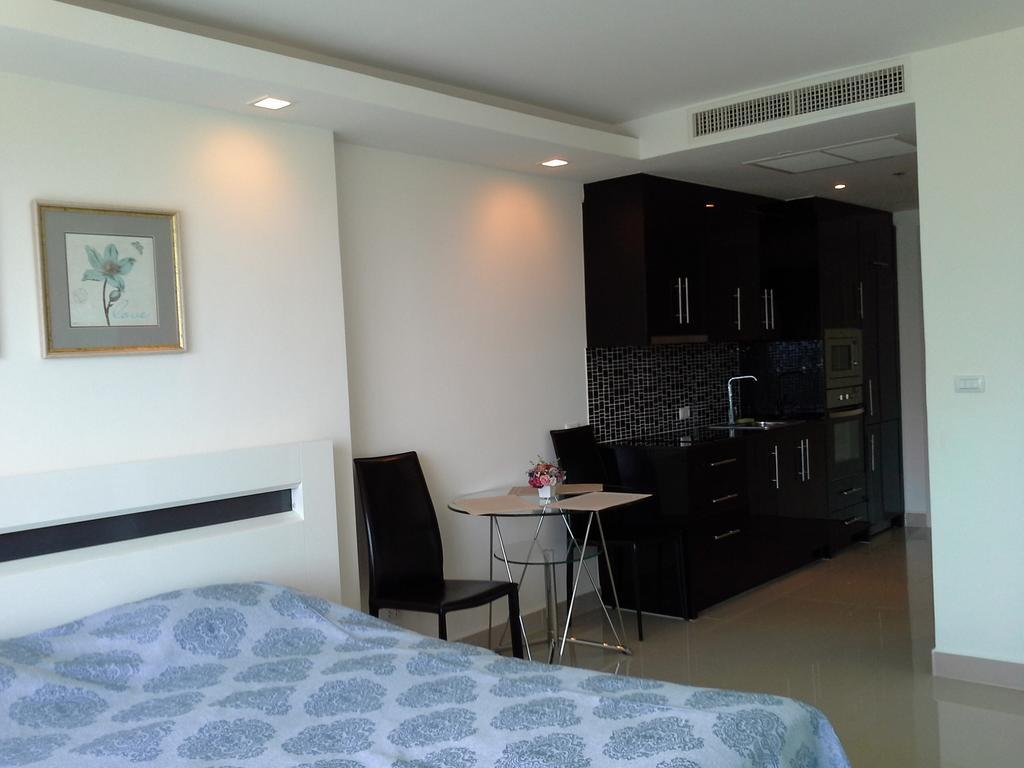 Cosy Beach View Apartments Pattaya Exterior foto